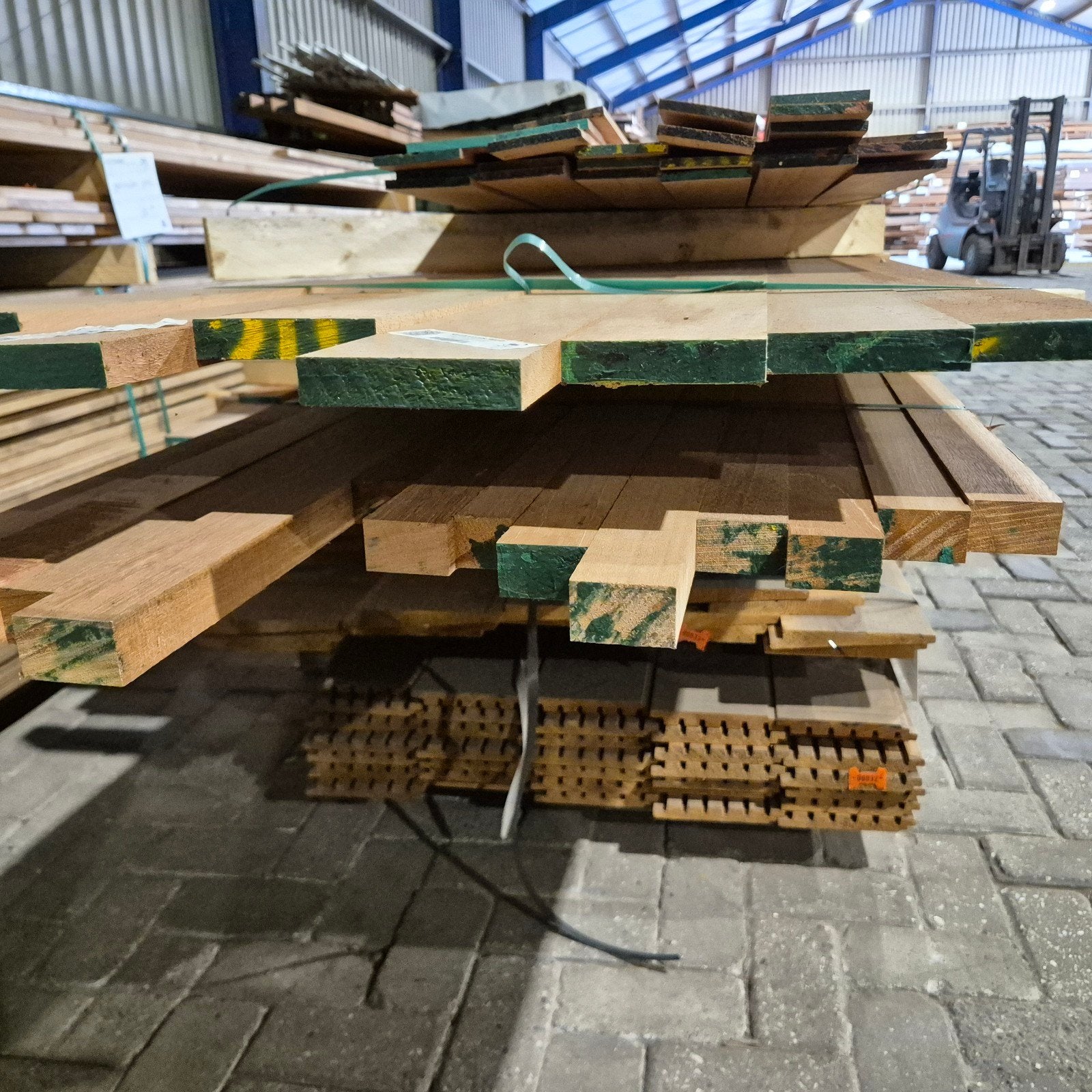 Diverse partijen B-keus Merantie hout, Gebruikt, Overige typen, Ophalen of Verzenden, Overige houtsoorten