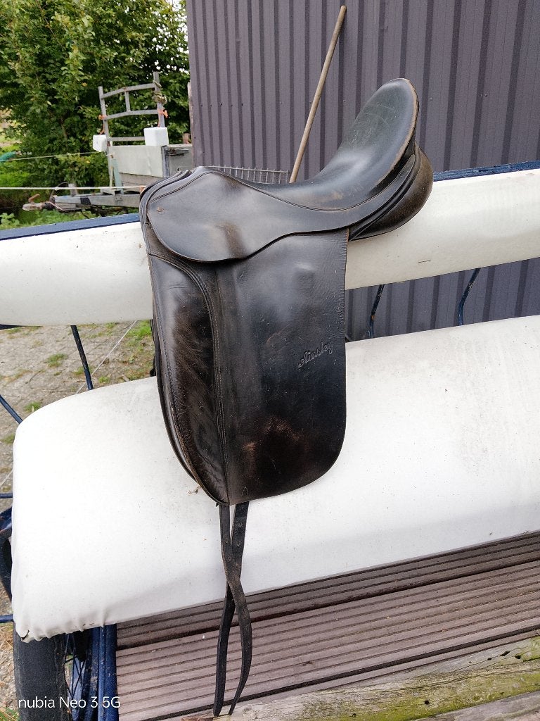 Oud maar goed ainsly zadel met verstelbare boom 16 inch, Dieren en Toebehoren, Gebruikt, Dressuur, Overige merken, Middeldiepe zit
