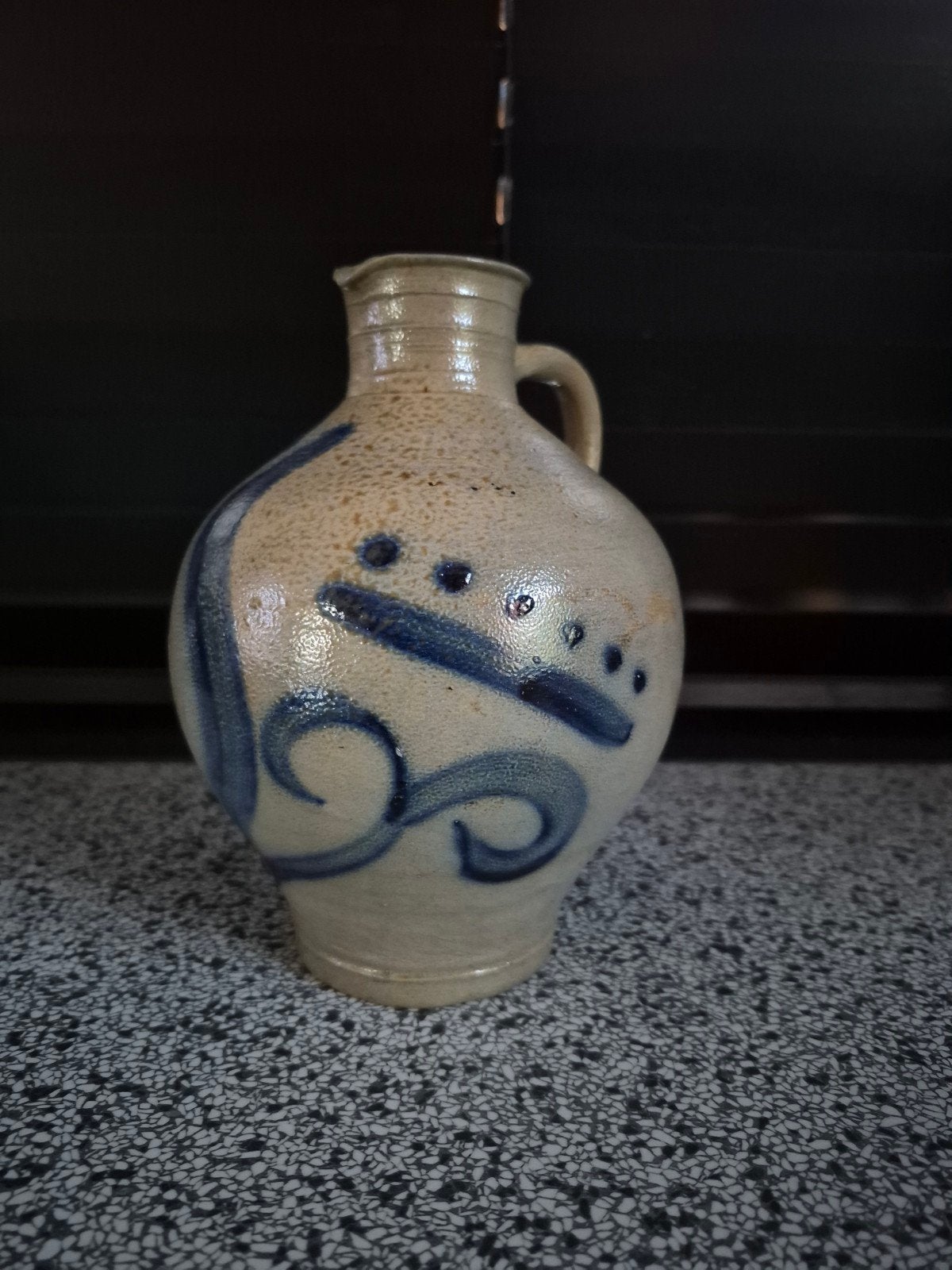 Antieke zoutglazuur kruik met blauw decor, Ophalen of Verzenden