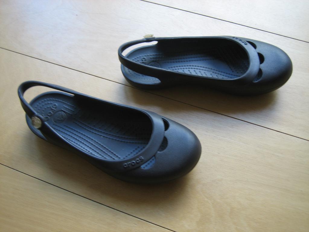 Nieuwe, vederlichte bruine instappers van CROCS W8 snazzeys, Kleding | Dames, Schoenen, Bruin, Verzenden, Nieuw, Ballerina's