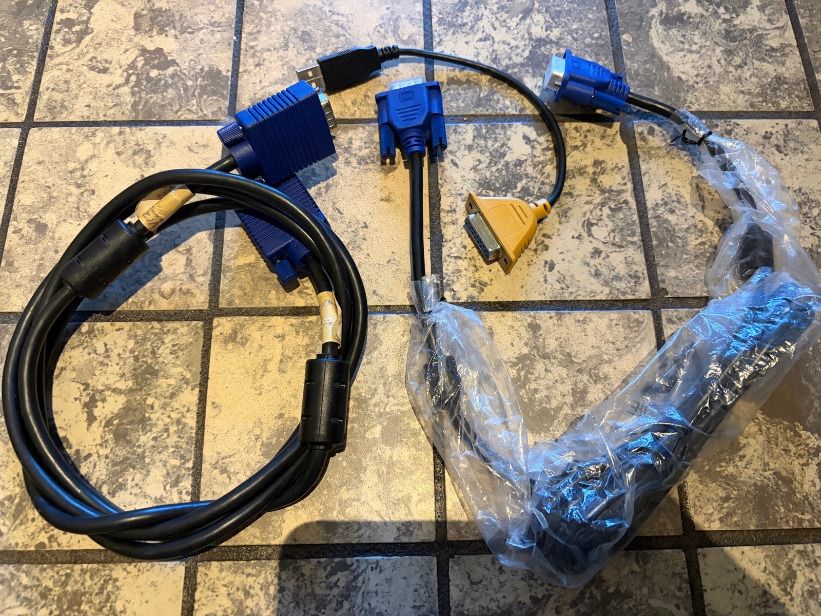 VGA-kabels en adapters - Diverse aansluitingen, Computers en Software, Ophalen, Gebruikt