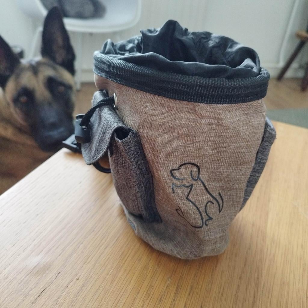 Dog training pouch, Ophalen