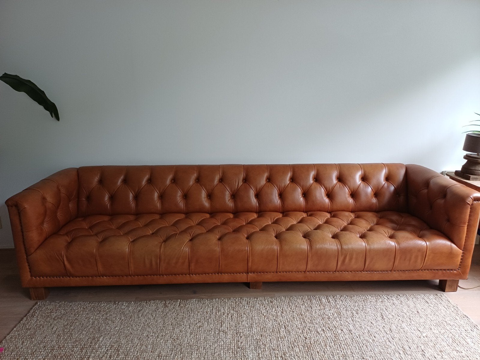 Eigentijdse Chesterfield bank model Burton 3.10 m, Ophalen, 300 cm of meer, Zo goed als nieuw, Rechte bank