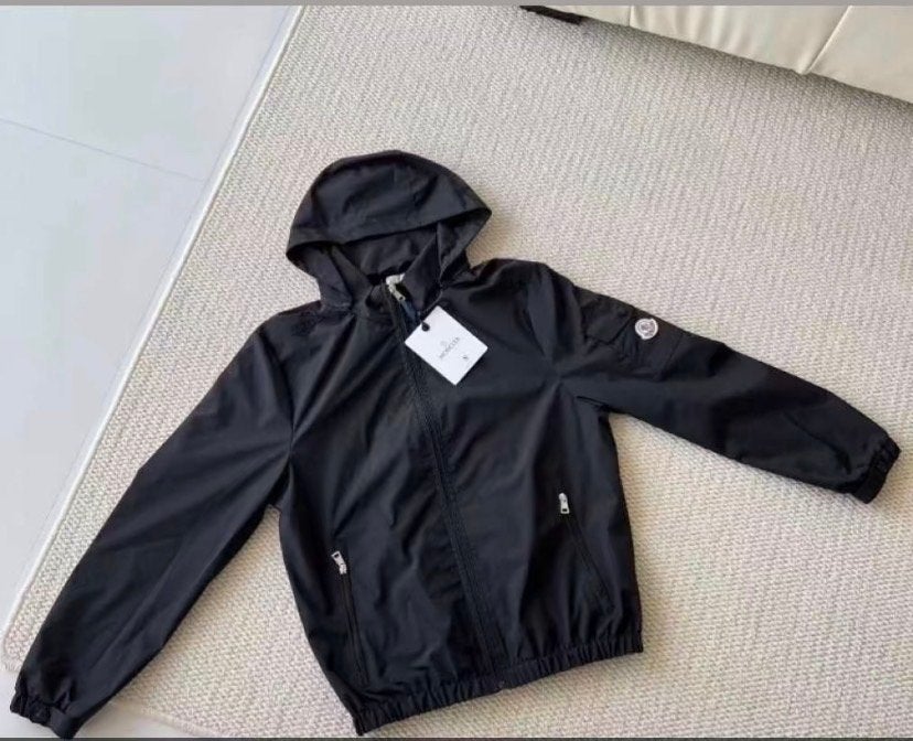 Moncler Zwarte Windjack met Capuchon, Ophalen, Nieuw, Maat 38/40 (M), Zwart