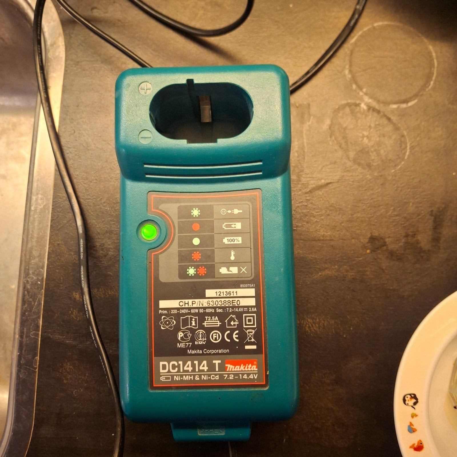 makita accu lader, Ophalen of Verzenden, Gebruikt, Elektriciteit