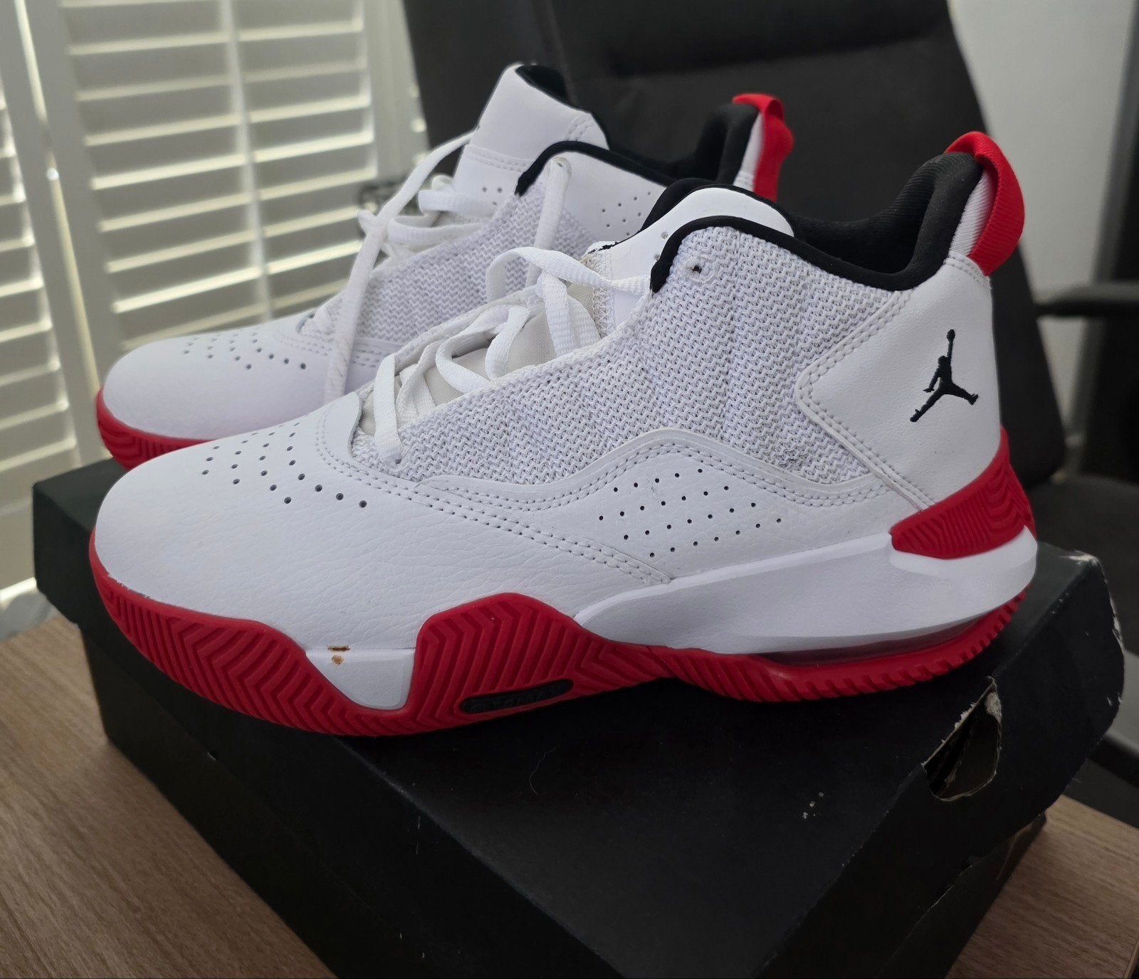Jordan Stay Loyal (GS) sneakers - Wit/Rood  36.5, Ophalen of Verzenden, Nieuw, Jordan, Jongen of Meisje