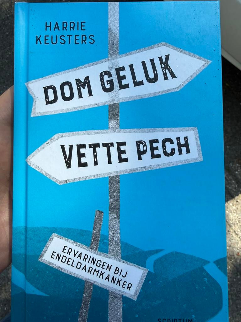 Dom geluk vette pech, Ophalen of Verzenden, Zo goed als nieuw