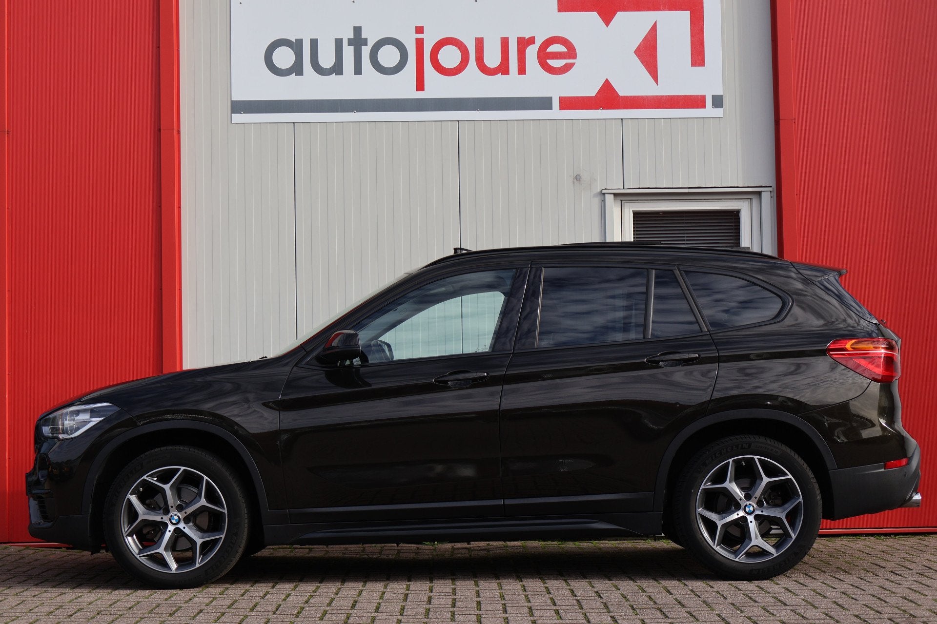 BMW X1 sDrive16d Centennial Executive (bj 2016), Auto's, Verwarmde buitenspiegels, Gebruikt, Bruin, 116 pk