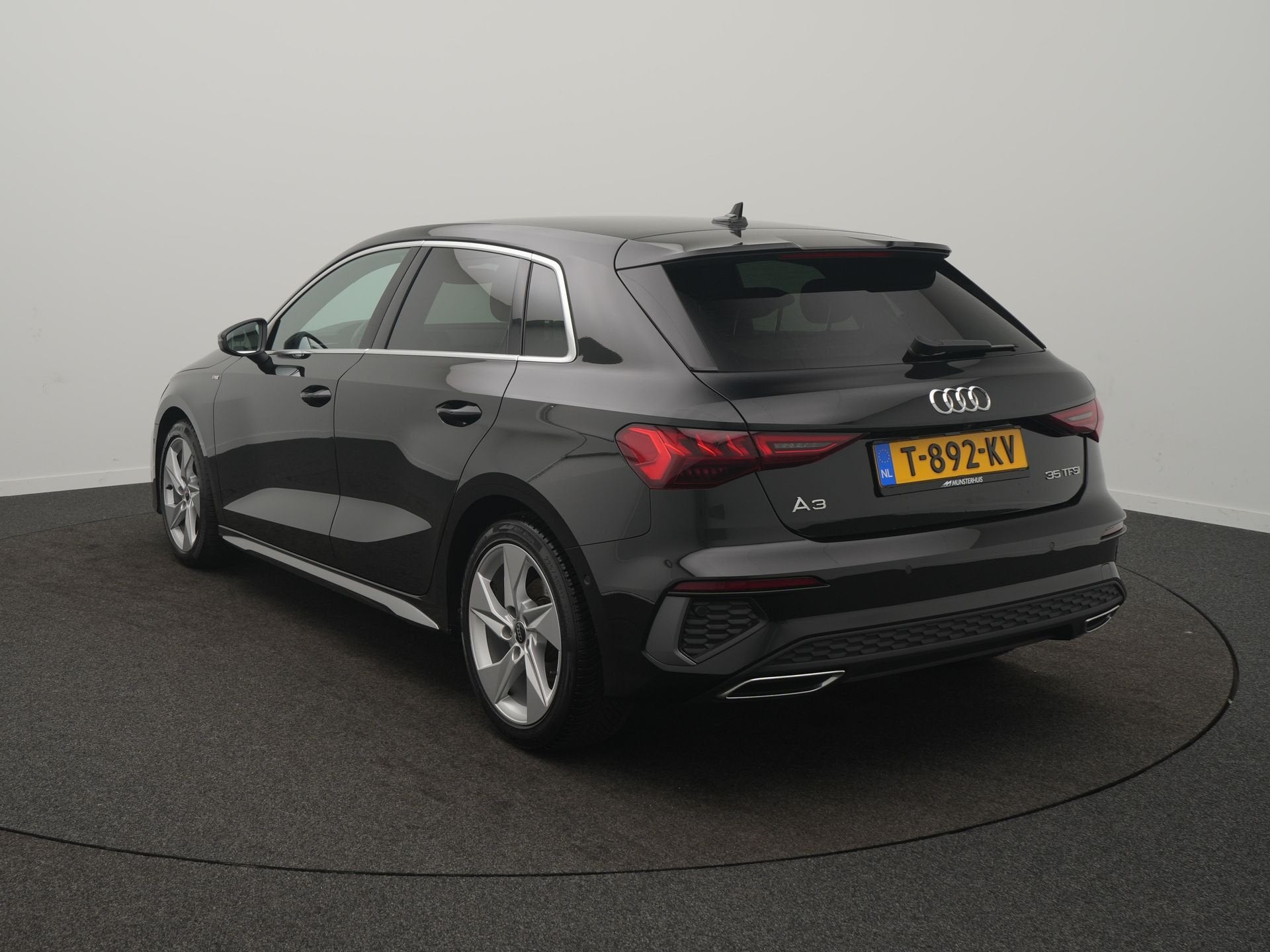 Audi A3 Sportback 35 TFSI S edition - RIJKLAARPRIJS - Automa, 12 maanden, Stof, 4 cilinders, Zwart
