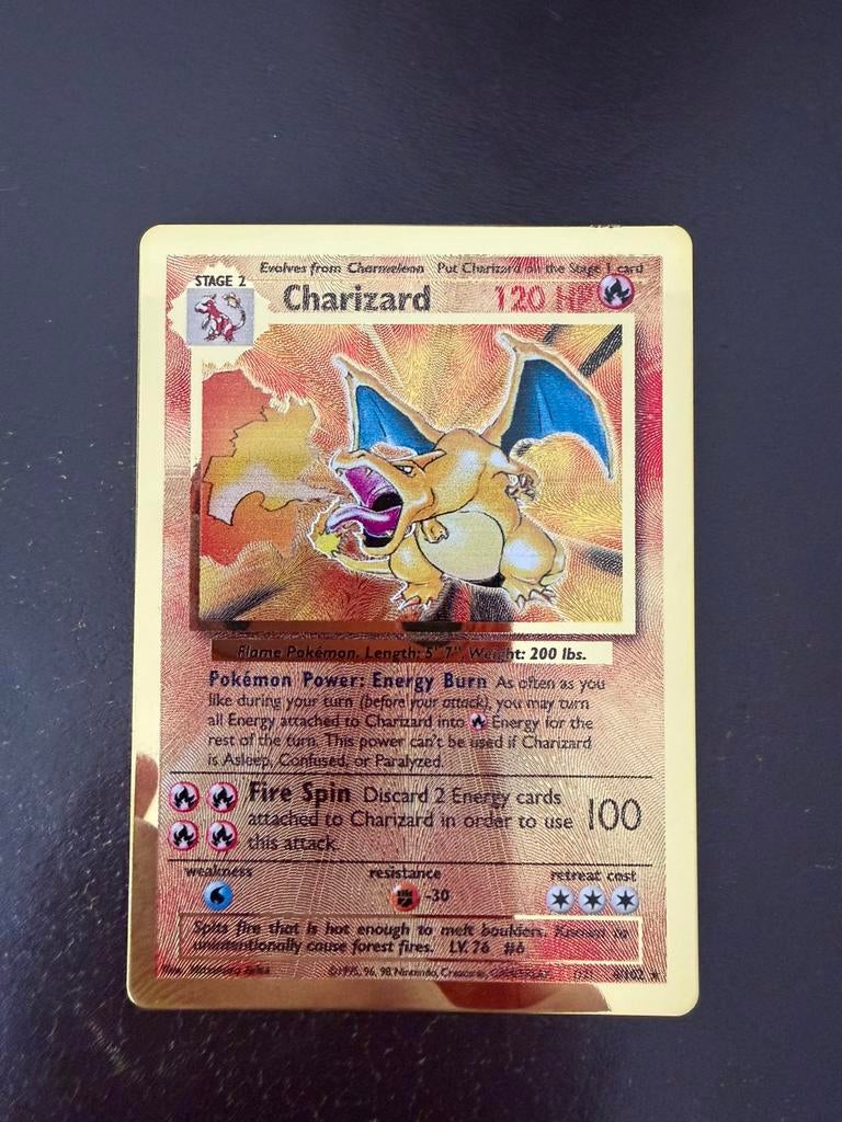 Pokémon Charizard gold metal, Ophalen of Verzenden, Zo goed als nieuw