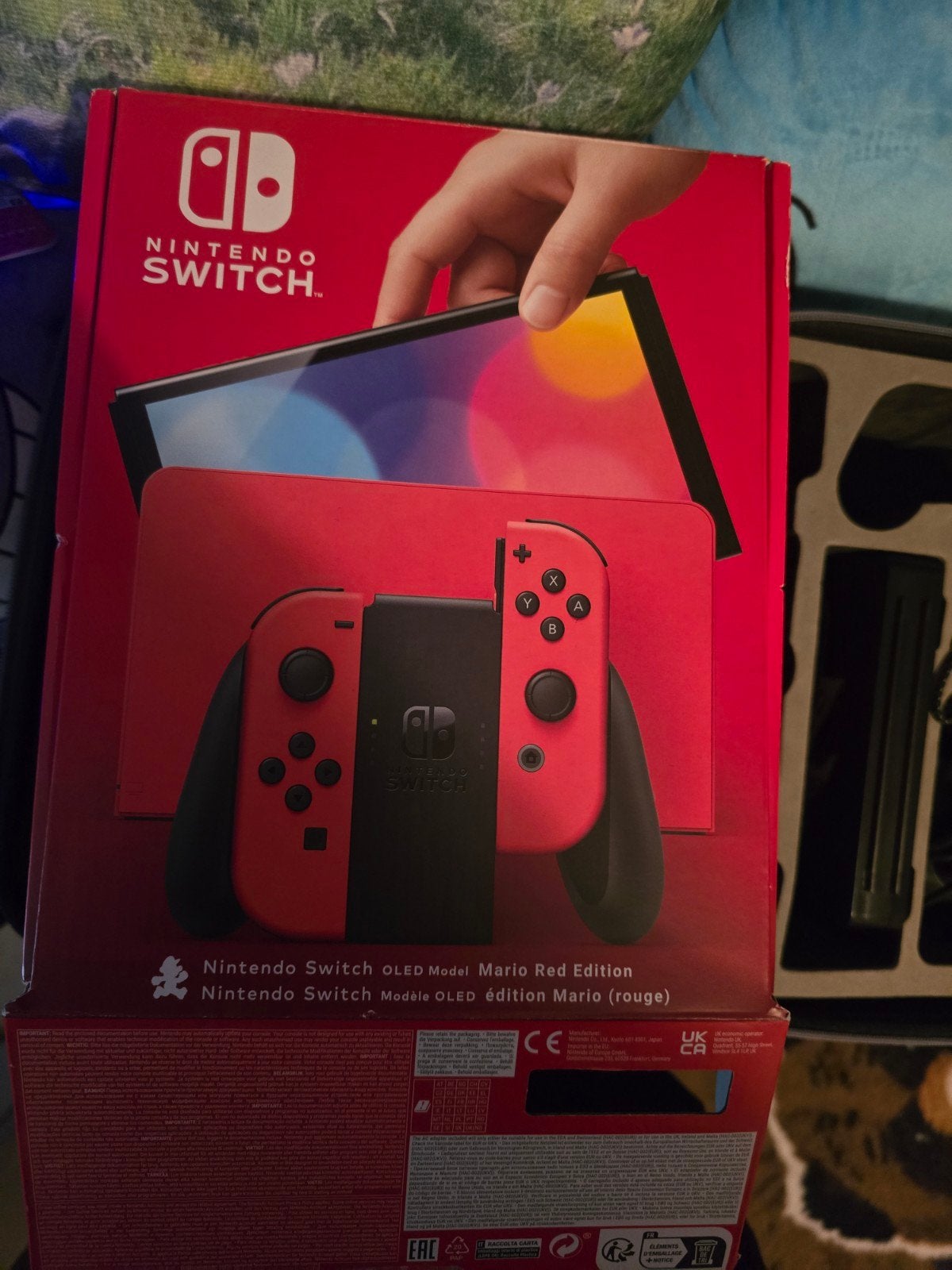 Foto 3 van Nintendo Switch Mario Limited Edition