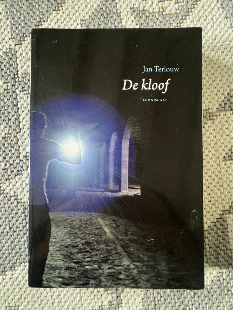 De Kloof - Jan Terlouw, Ophalen of Verzenden, Gelezen, Nederland