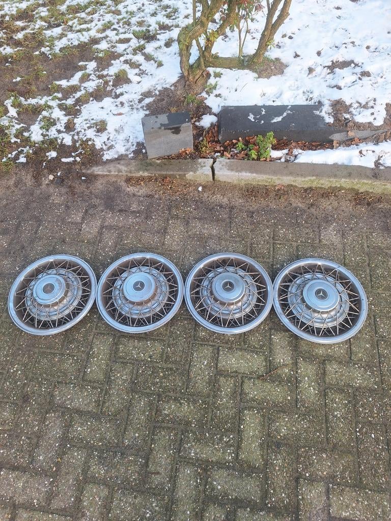 Spaak wieldoppen mercedes zeer exclusief


Doe een goed bod, Auto diversen, Wieldoppen, ., Ophalen of Verzenden, Zo goed als nieuw