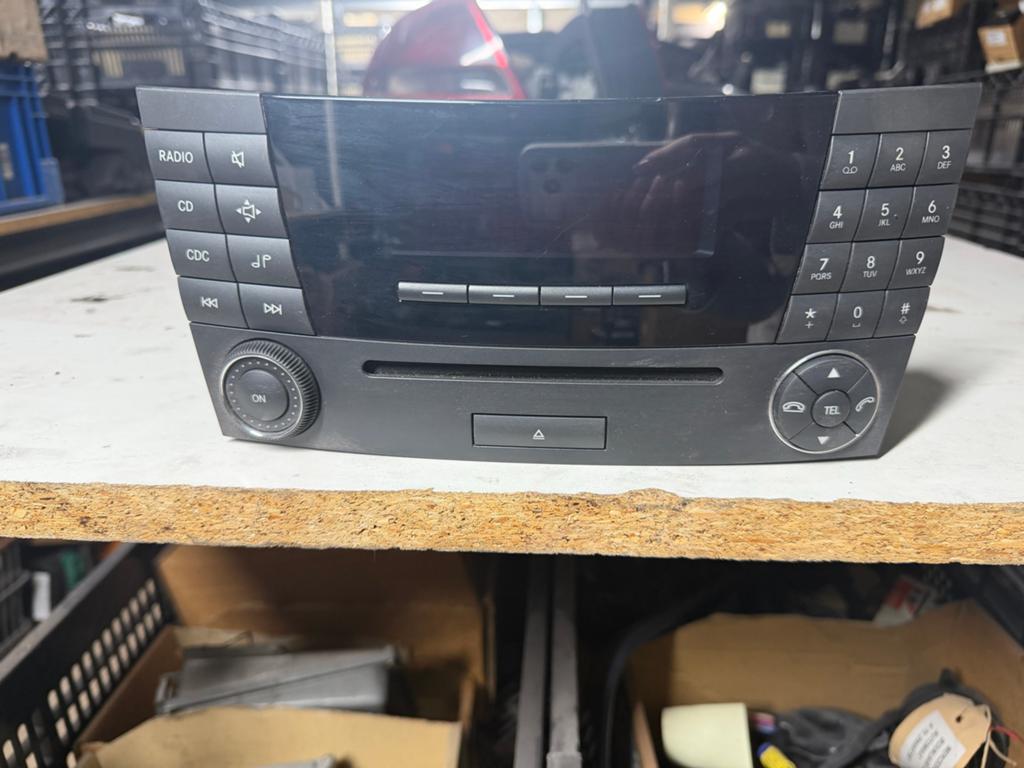 Mercedes-Benz Radio CD Speler MF2311 A 211 870 12 89, Ophalen of Verzenden, Gebruikt