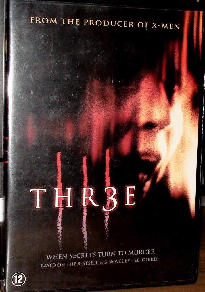 dvd thr3e, Cd's en Dvd's, Dvd's | Thrillers en Misdaad, Zo goed als nieuw, Actiethriller, Vanaf 16 jaar, Ophalen of Verzenden
