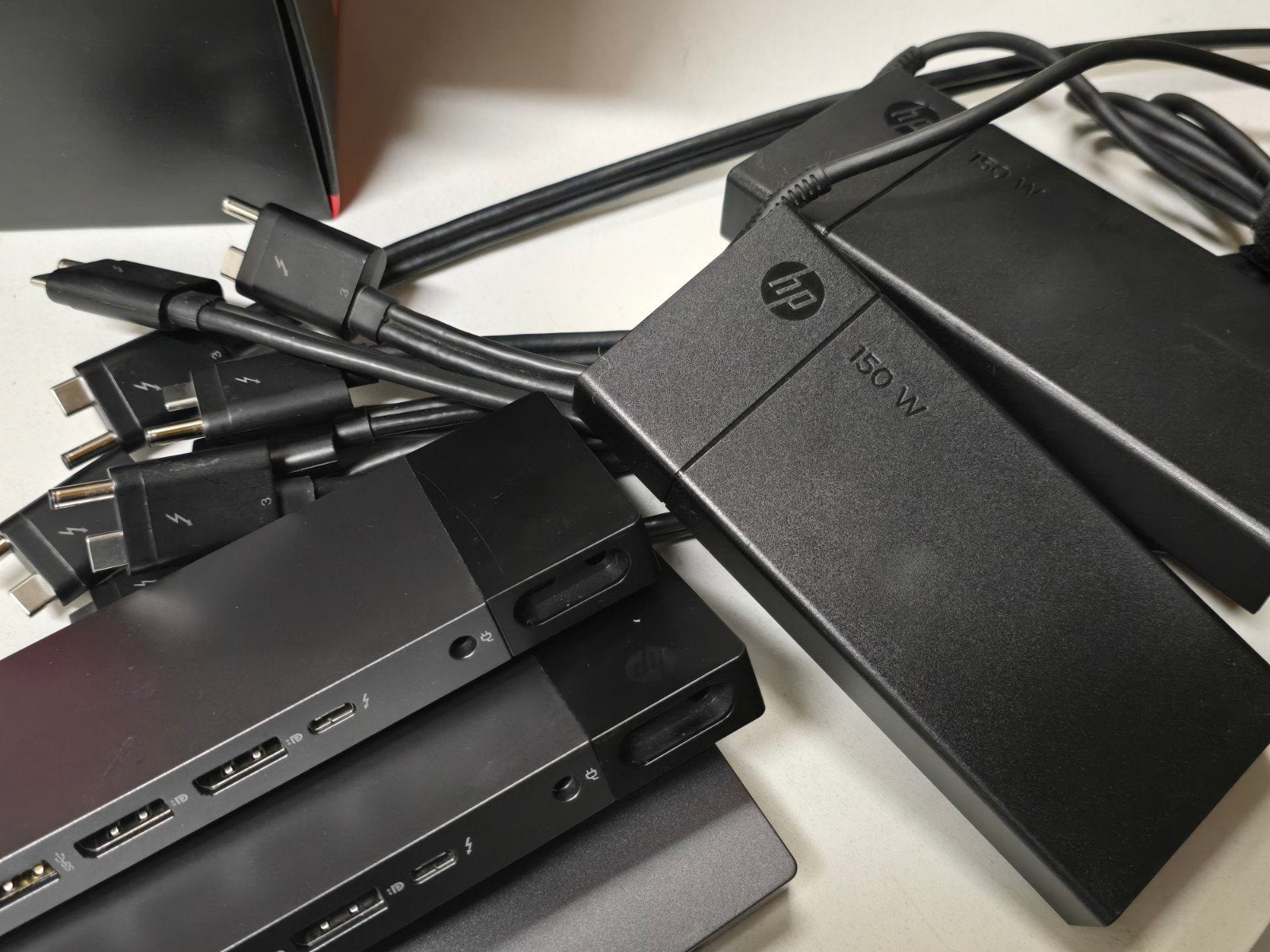 HP Zbook dockingstation ZBook ( & andere laptops ) 150W!

HP, Ophalen of Verzenden