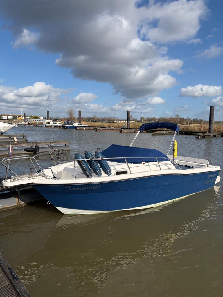 Karnic 2260 bleuwatter turbo diesel + sigma trailer, Ophalen, Polyester, Diesel, Binnenboordmotor