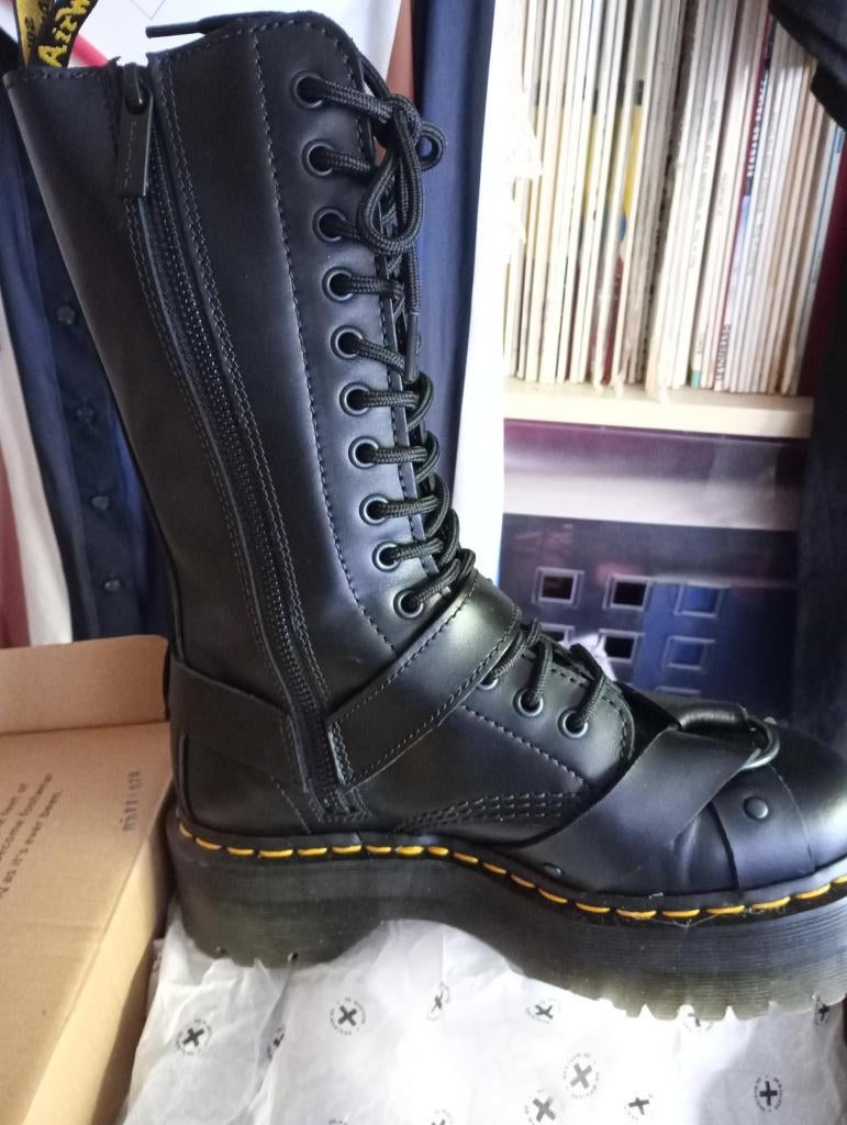 Schoenen nummer 27 - Dr Martens 1914 Quad Harness, Kleding | Dames, Schoenen, Hoge laarzen, Zwart, Ophalen of Verzenden, Dr. Martens