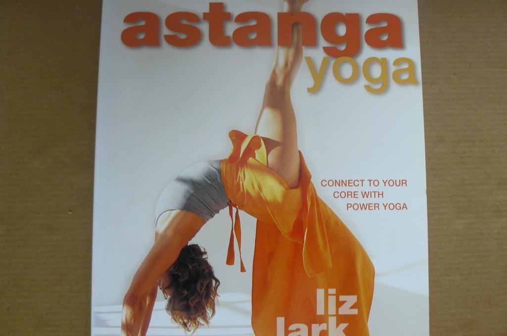 ASTANGA YOGA / Liz Lark / power yoga / connect to your core, Boeken, Ophalen of Verzenden, Zo goed als nieuw, Overige onderwerpen