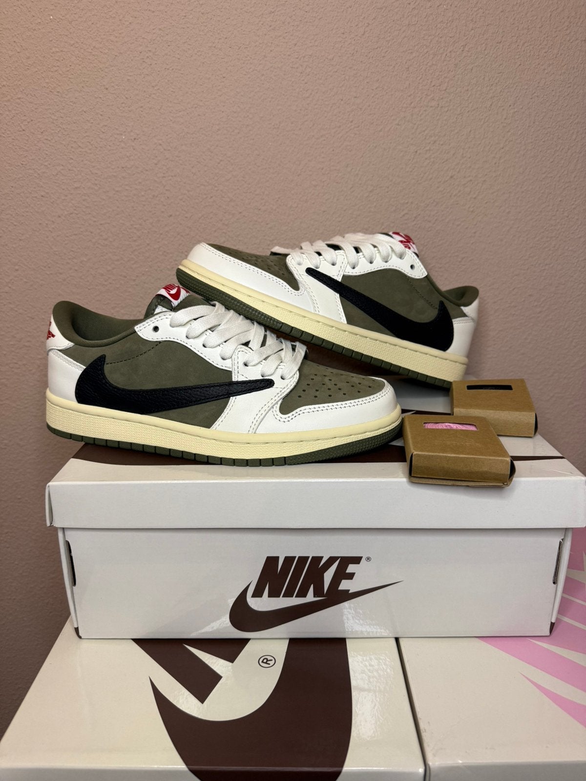 Nike Air Jordan Travis scott - 38, Nieuw, Ophalen of Verzenden, Sneakers of Gympen, Groen