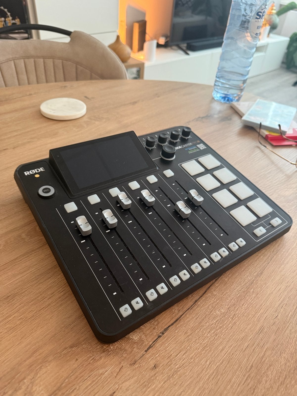Rodecaster Pro 2, Ophalen of Verzenden, Zo goed als nieuw, Minder dan 5 kanalen, Microfooningang