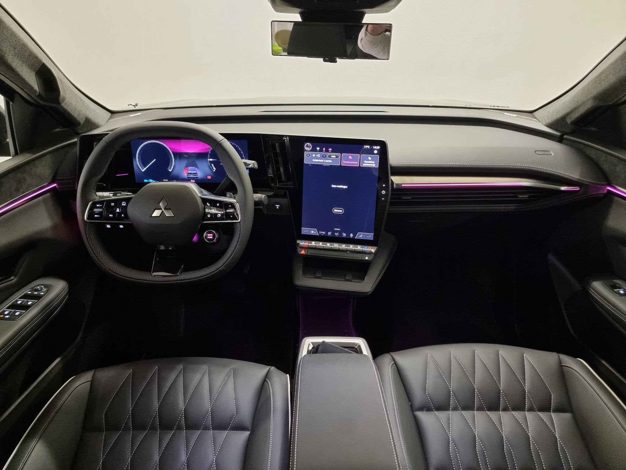 Mitsubishi Eclipse Cross Instyle 87 kWh | Solarbay | Warmtep, Dealer onderhouden, Met garantie (alle), 40 min, Automatische klimaatregeling