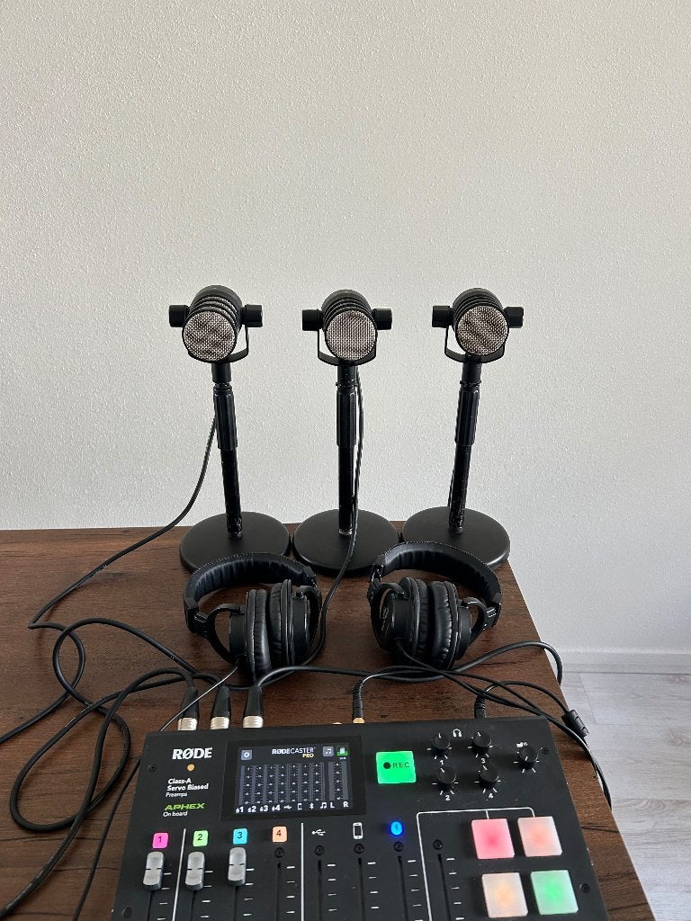 Podcastset: Rødecaster Pro, 3 microfoons en 2 koptelefoons, Ophalen, Gebruikt, Audio