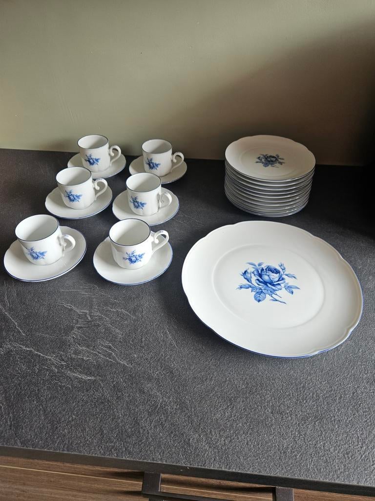 Prachtig porseleinen servies met blauwe roos decoratie, Antiek en Kunst, Antiek | Servies compleet, Ophalen