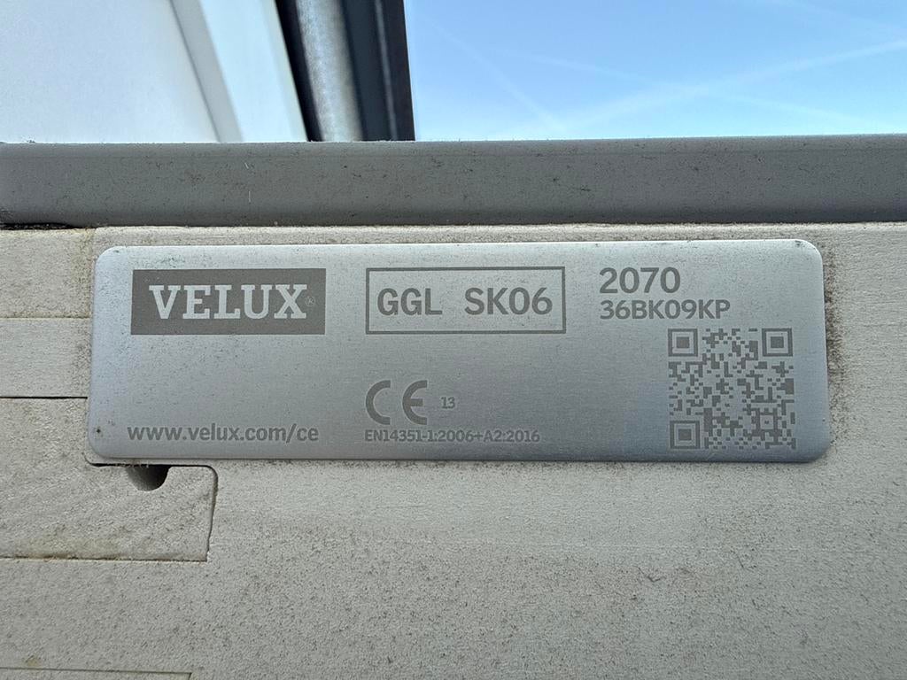 Velux GGL SK06 Dakraam incl verduisterde rolgordijn, Ophalen, Minder dan 80 cm, 80 tot 120 cm, Zo goed als nieuw