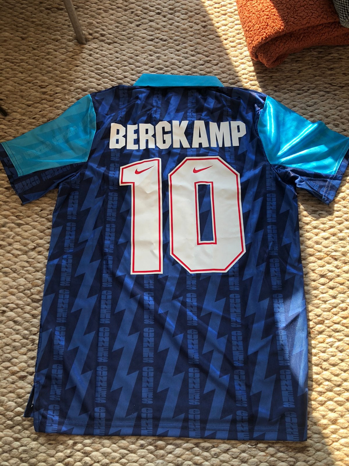 Bergkamp Arsenal retro voetbalshirt maat S, Sport en Fitness, Voetbal, Ophalen of Verzenden, Zo goed als nieuw, Shirt