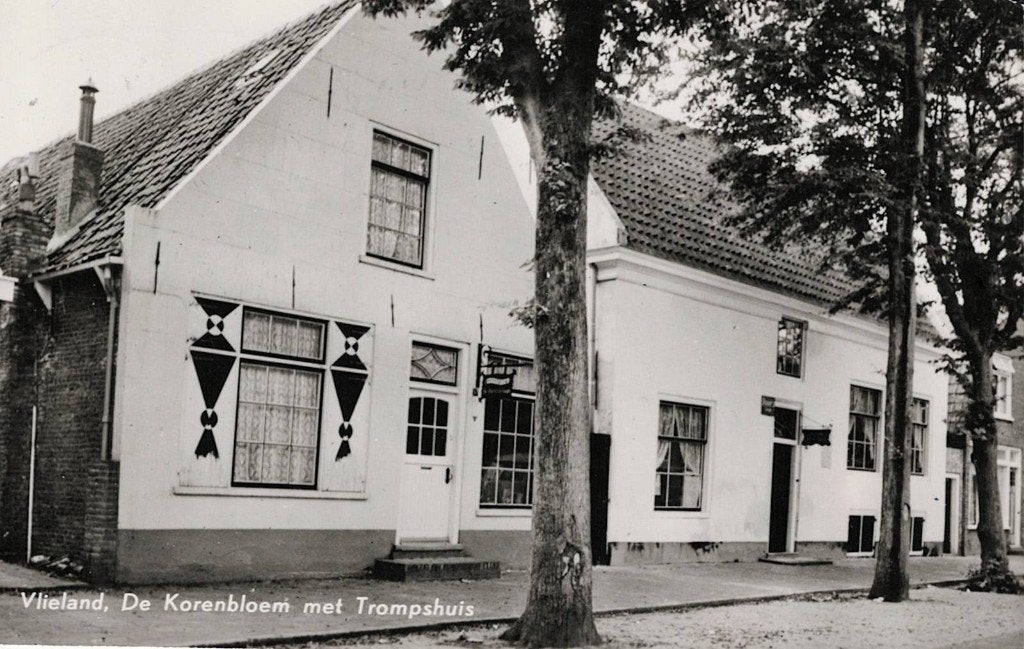 Vlieland De Korenbloem met Trompshuis 45, Verzamelen, Ophalen of Verzenden, 1960 tot 1980, Gelopen, Waddeneilanden