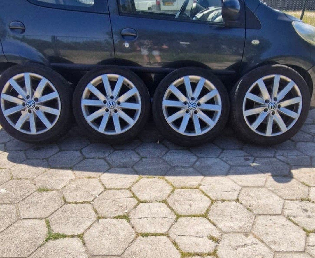 17 inch Golf 6 velgen met goeie zomerbanden,, Gebruikt, 16 inch, Banden en Velgen, Personenwagen