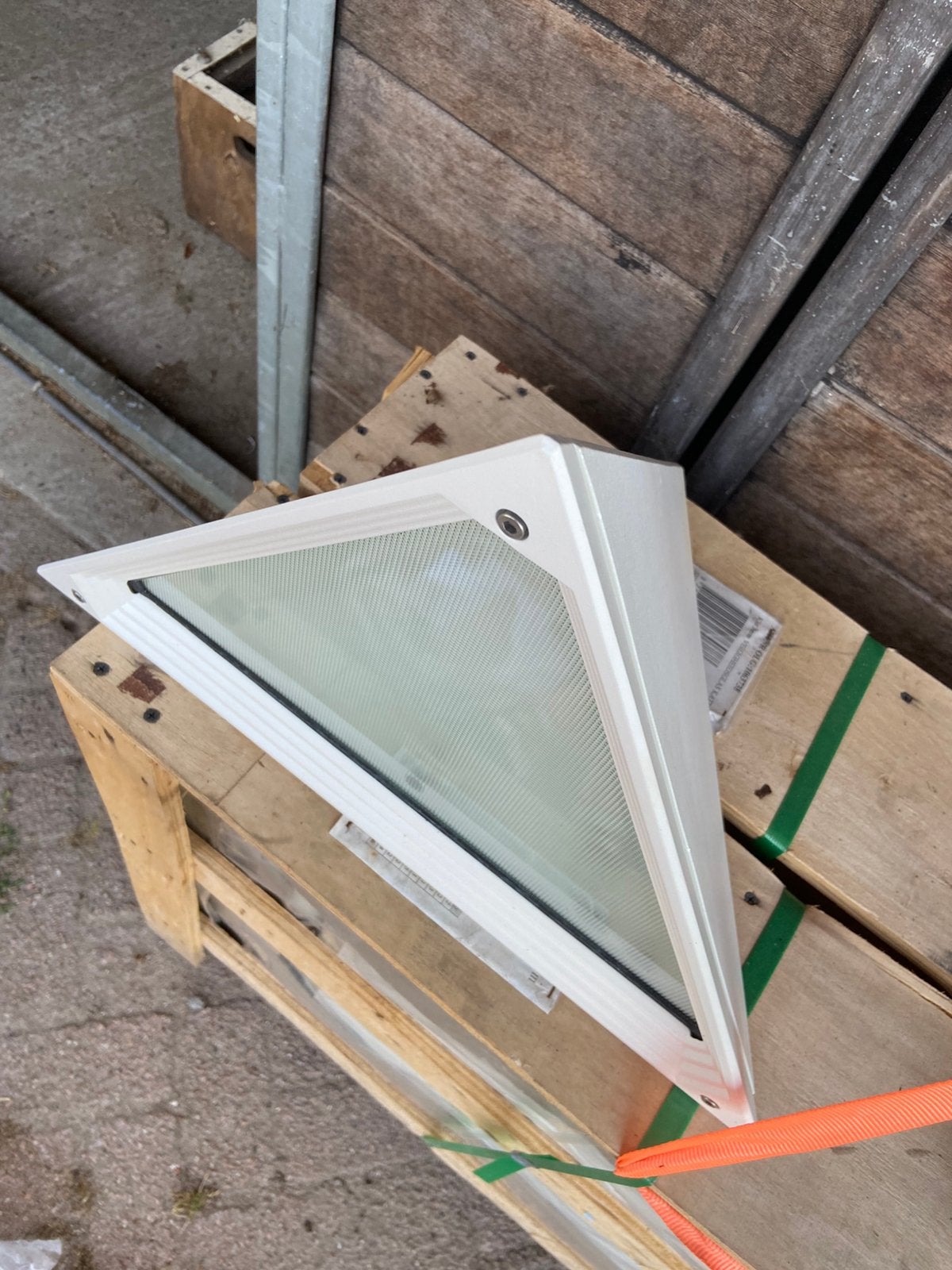 Design buitenlamp driehoek, Minder dan 50 watt, Wandlamp, Nieuw, Ophalen of Verzenden