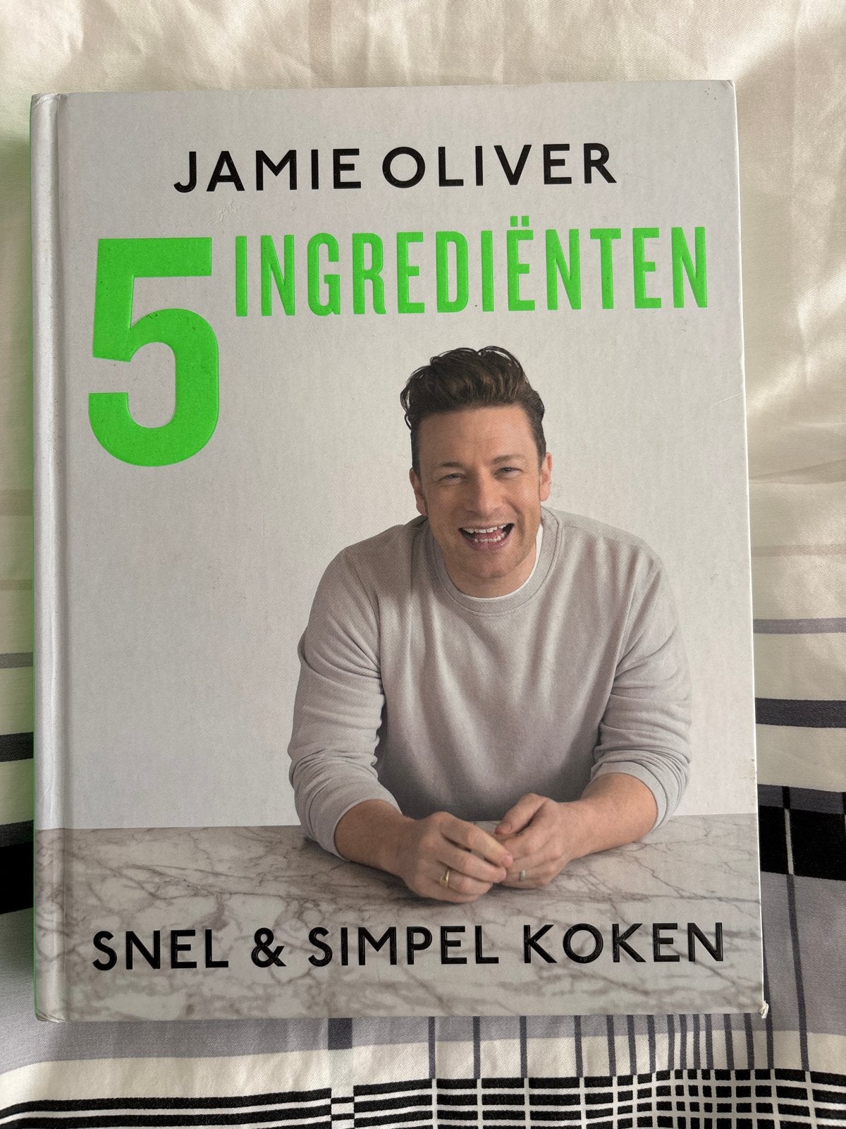 Jamie Oliver 5 Ingrediënten: Snel & Simpel Koken Kookboek, Hoofdgerechten, Ophalen of Verzenden, Zo goed als nieuw, Europa