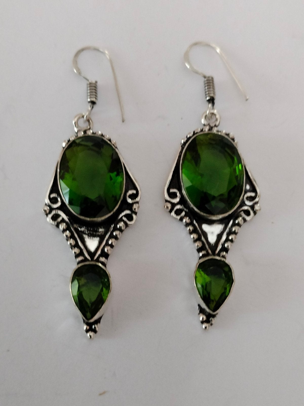 Zilveren oorbellen met peridot, Hangers, Verzenden, Nieuw, Met edelsteen