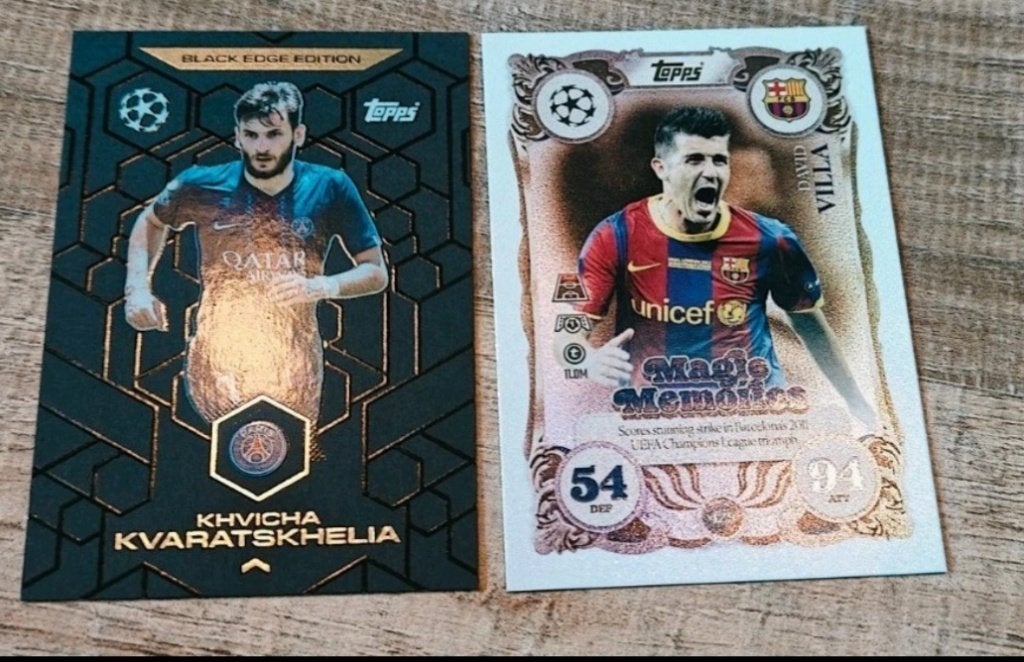 Topps Match Attax  Kavaratskheila en David Villa, Ophalen of Verzenden, Zo goed als nieuw, Buitenlandse clubs, Spelerskaart