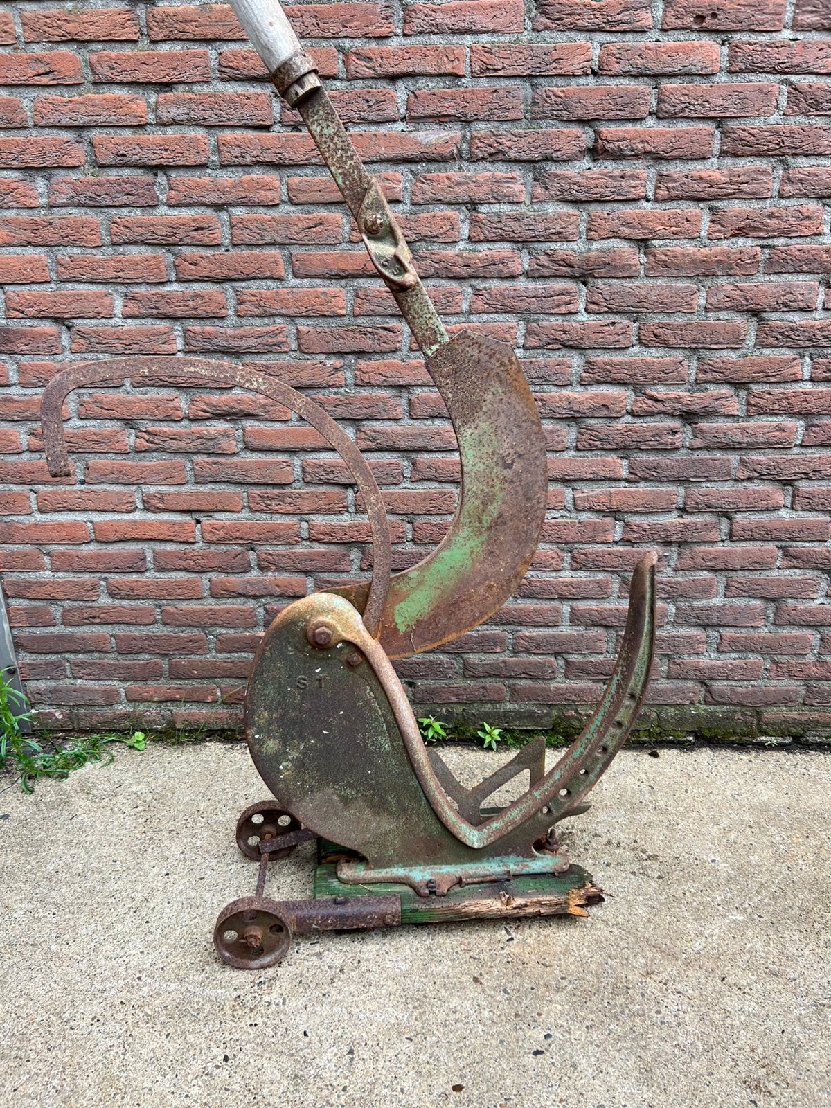 Antieke riet snijder, Ophalen