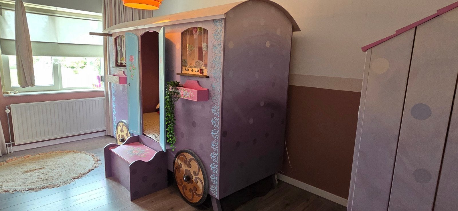 Kids Factory Pipowagenbed en Kledingkasten - Handgeschilderd, Ophalen, Kast, 50 tot 70 cm, 105 cm of meer