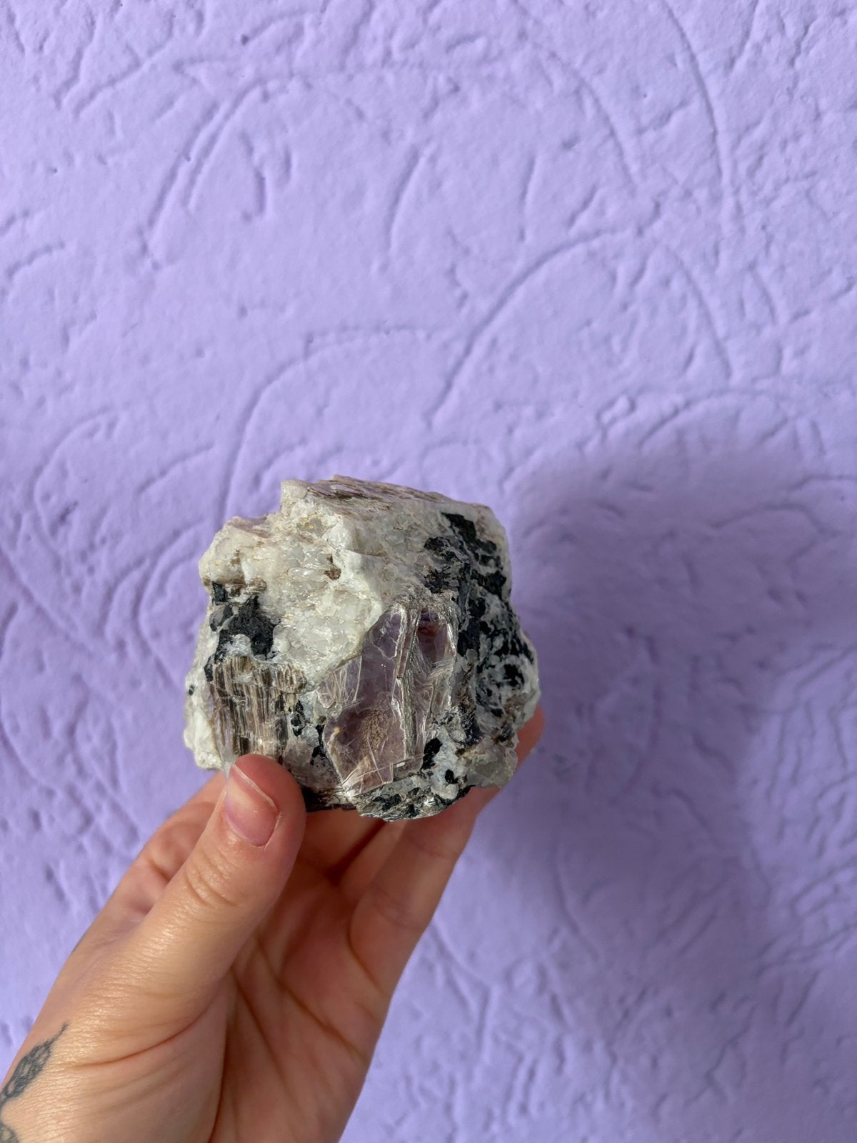 Melkkwarts(?), zwarte tourmaline en mica kristal, Ophalen, Mineraal