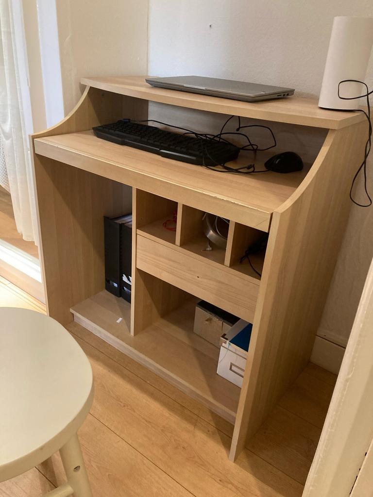 Compact houten computerbureau met opbergruimte, Huis en Inrichting, Kasten | Computermeubels, Ophalen, Zo goed als nieuw, 70 tot 120 cm