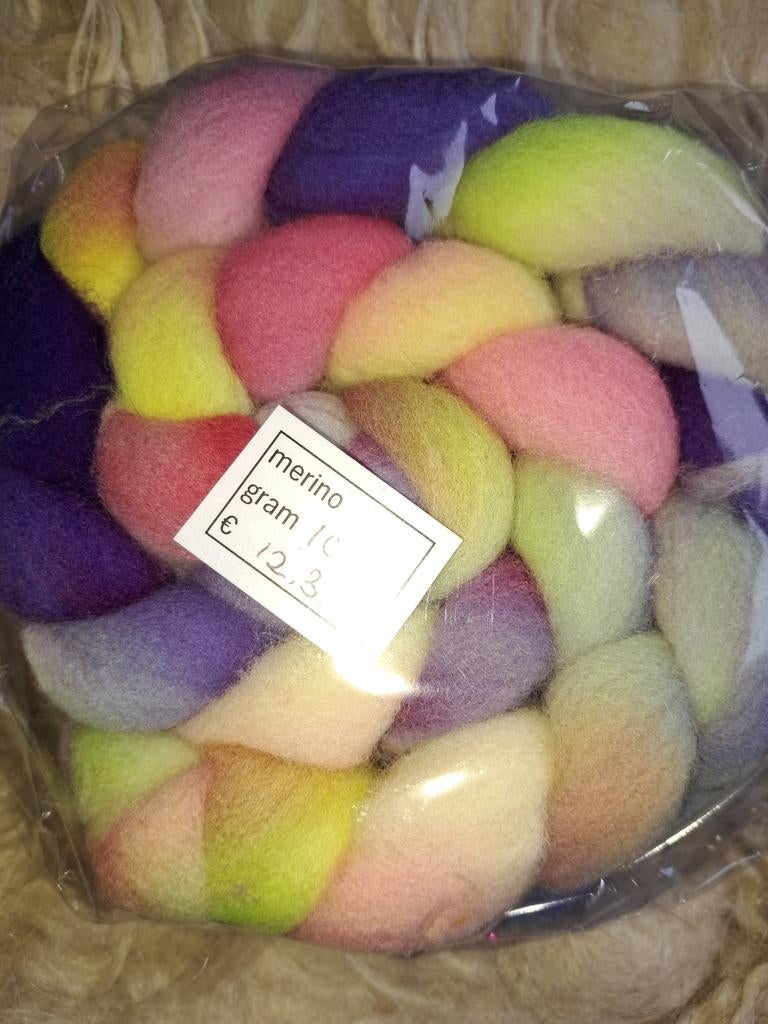 Geverfde merino lontwol spinnen vilten spinwol viltwol wol, Hobby en Vrije tijd, Nieuw, Ophalen of Verzenden, Lotjeswol, Spinwol