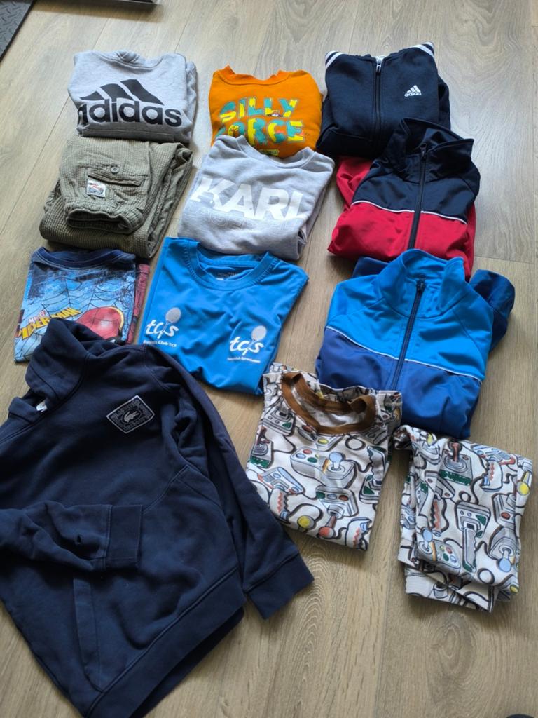 Jongen kledingpakket Adidas sportkleding maat 128 (8 jaar), Kinderen en Baby's, Kinderkleding | Maat 128, Gebruikt, Jongen, Shirt of Longsleeve