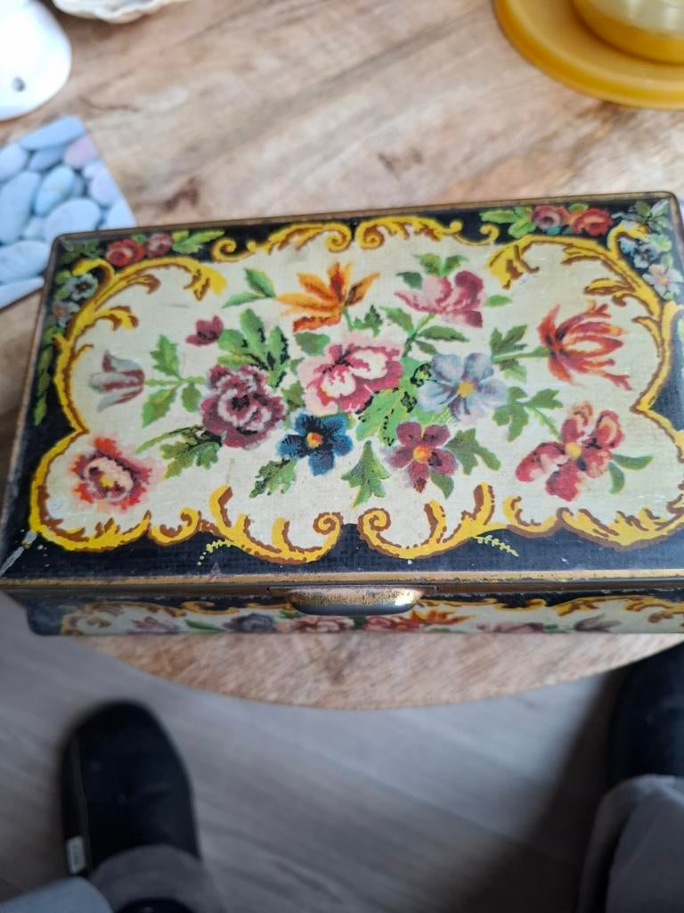 Antieke bloemen blikken doos - Decoratieve opberger, Ophalen of Verzenden