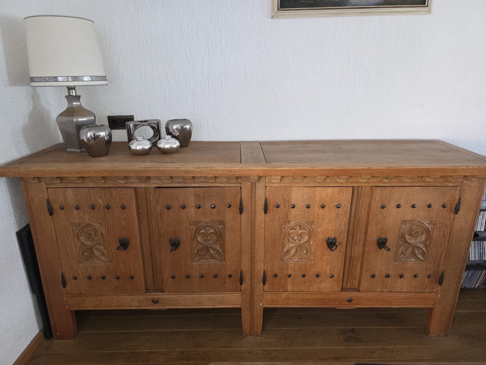 Massief eiken dressoir met handgesneden details, Antiek en Kunst, Ophalen
