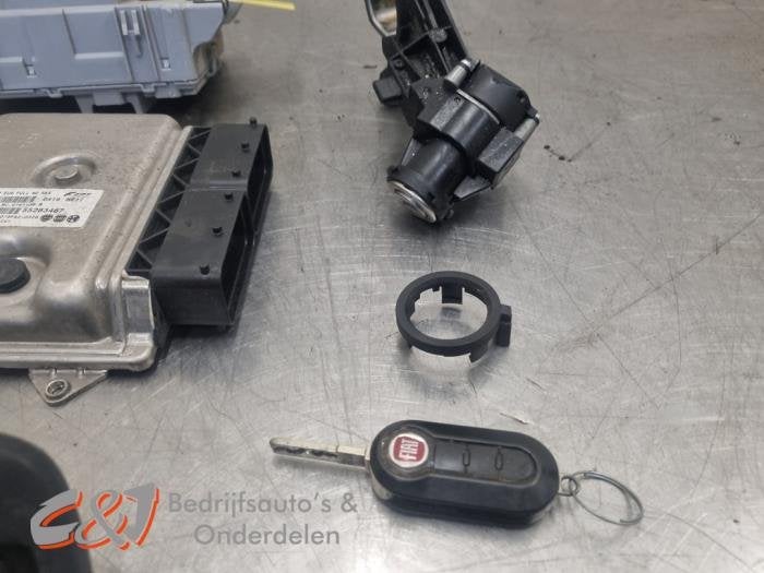 Kontaktslot + computer van een Fiat Doblo, Gebruikt, -, -, Ophalen of Verzenden