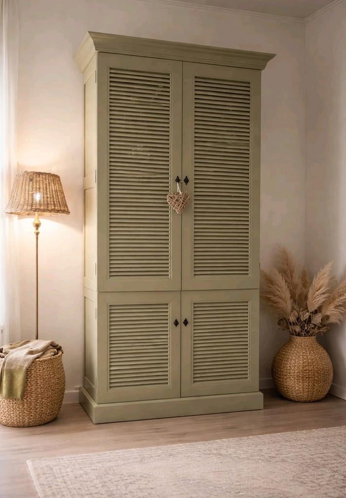 Landelijke franse kast met louvredeuren/shutters, Ophalen, 100 tot 150 cm, 200 cm of meer, Zo goed als nieuw