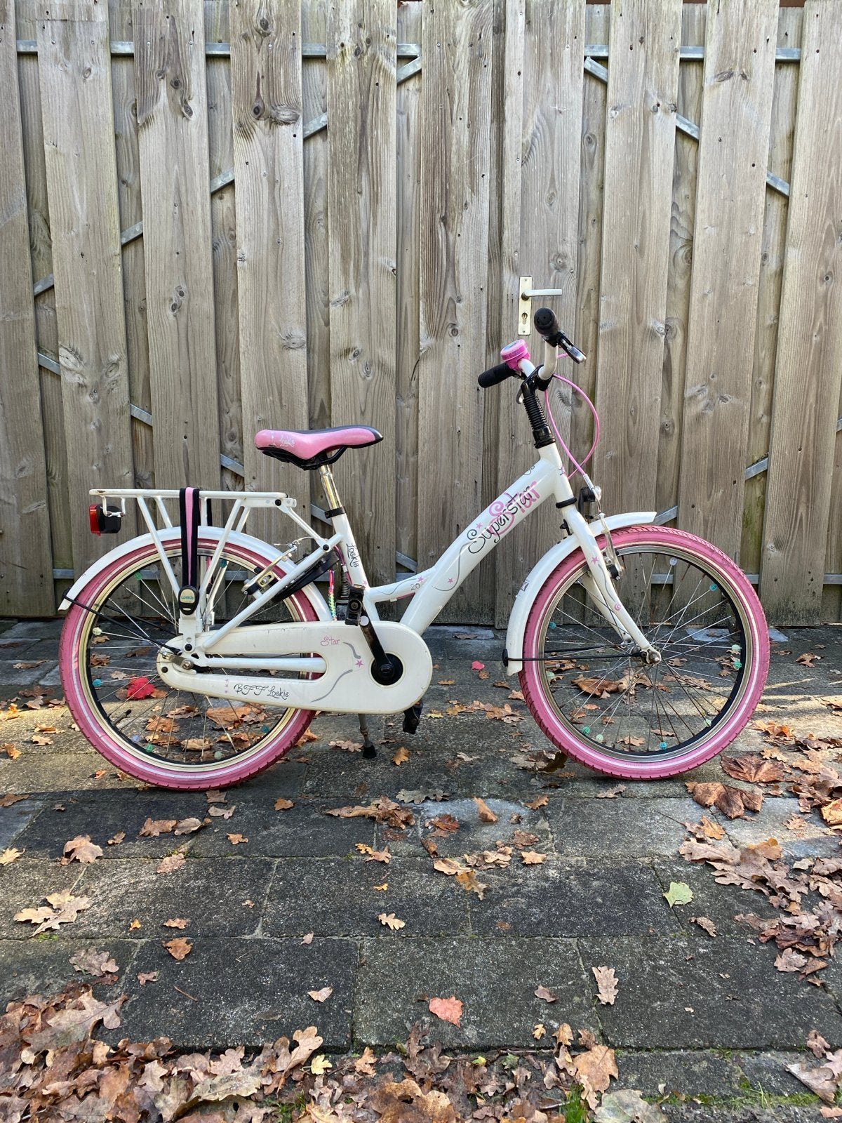 Meisjesfiets 20 inch Loekie Superstar - Stevig en compleet, Ophalen, Gebruikt, 20 inch