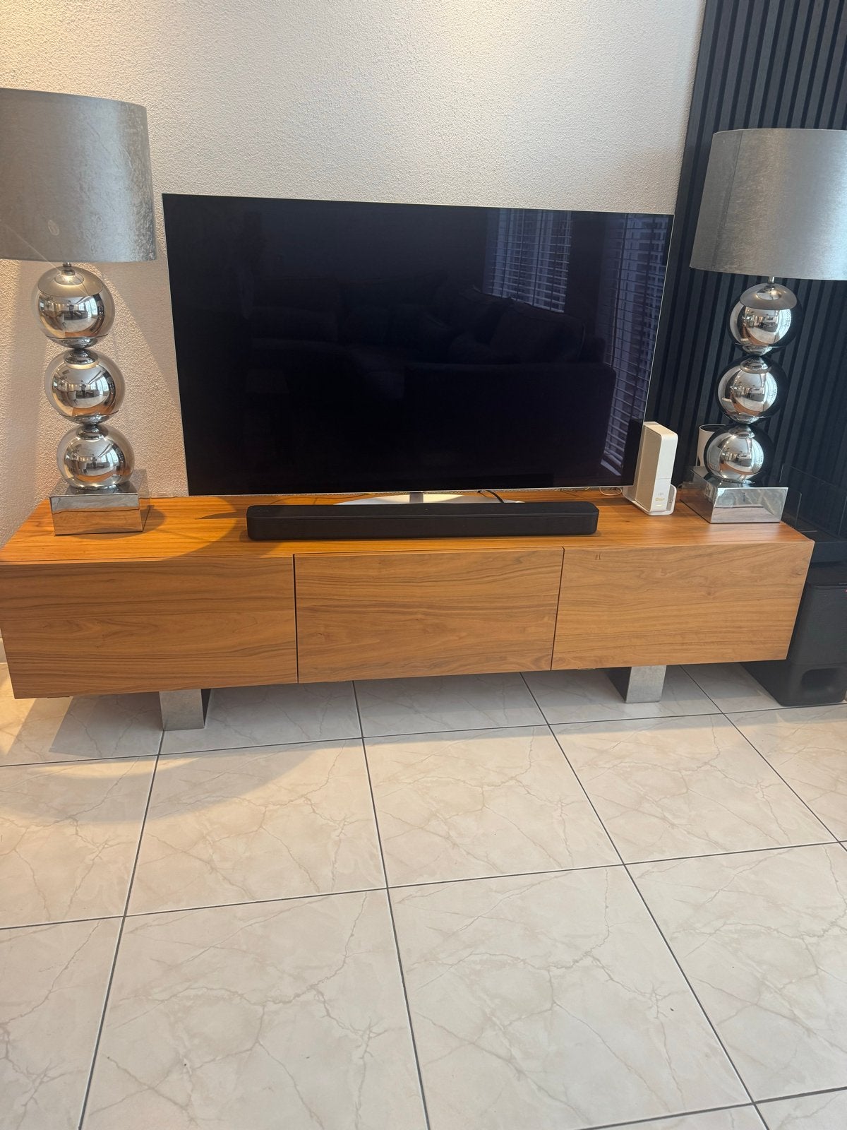 Eettafel ,salontafel en tv kast, Ophalen