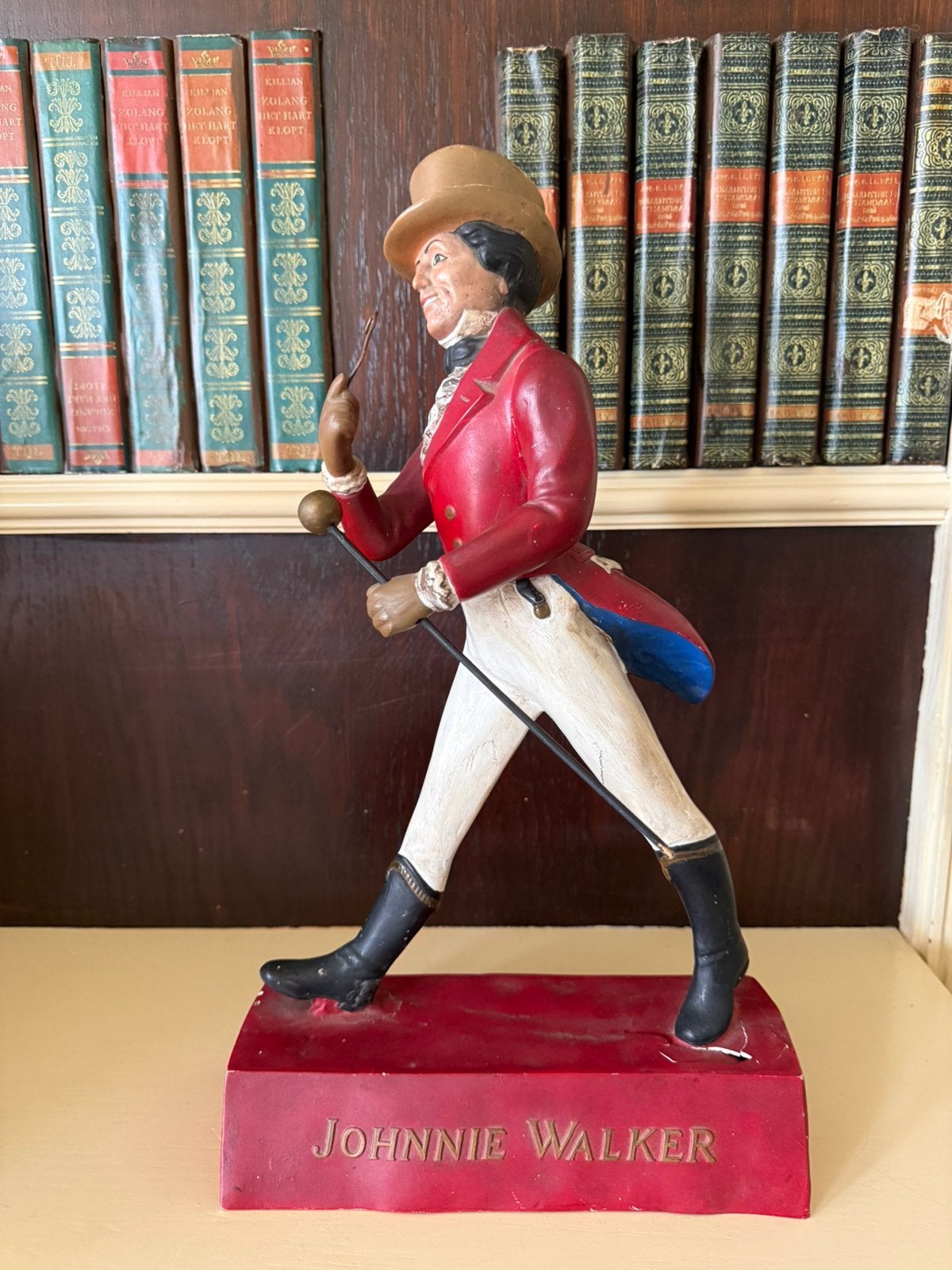Johnnie Walker Striding Man – vintage – beschadigd, Verzamelen, Merken en Reclamevoorwerpen, Ophalen, Gebruikt, Reclamebord