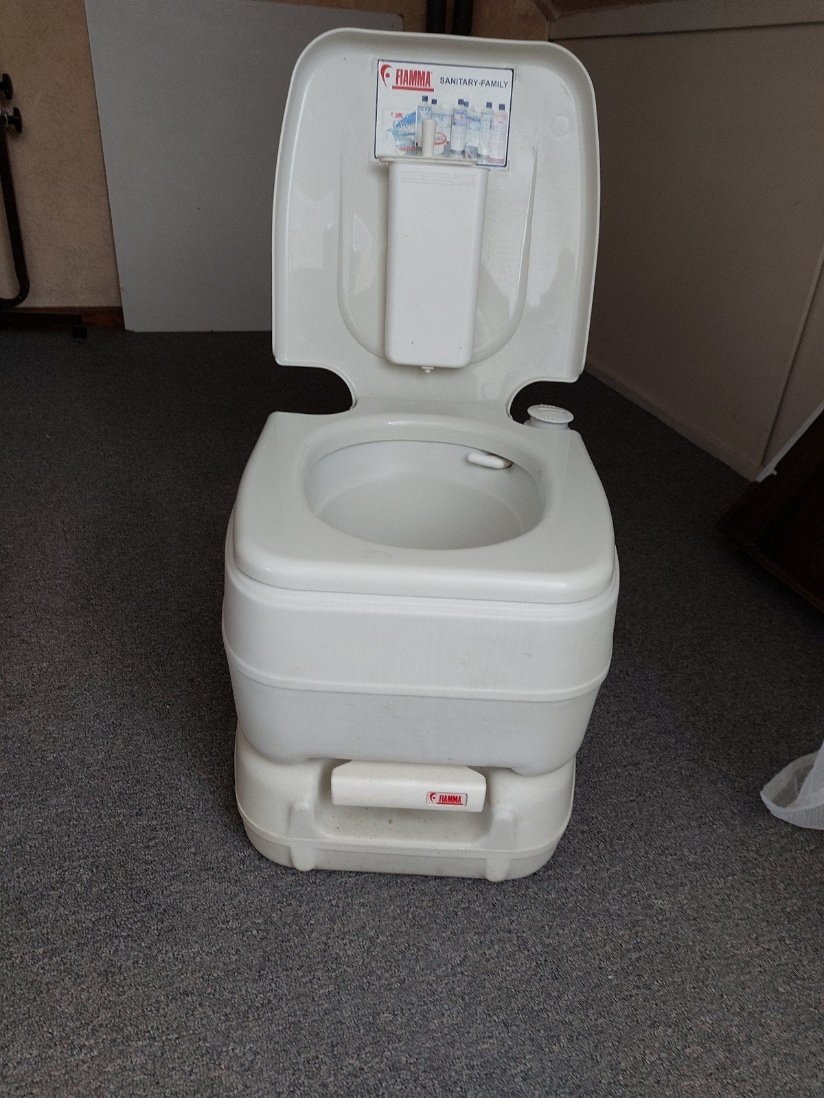 Camping toilet, Ophalen